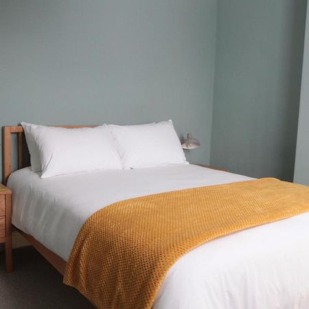 Number 6 Bed & Breakfast Whitby Exterior photo